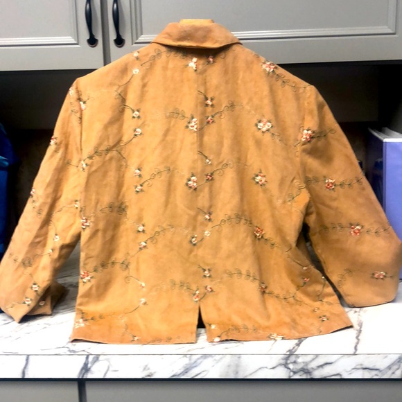 Dressbarn size 6 button down - Picture 3 of 13